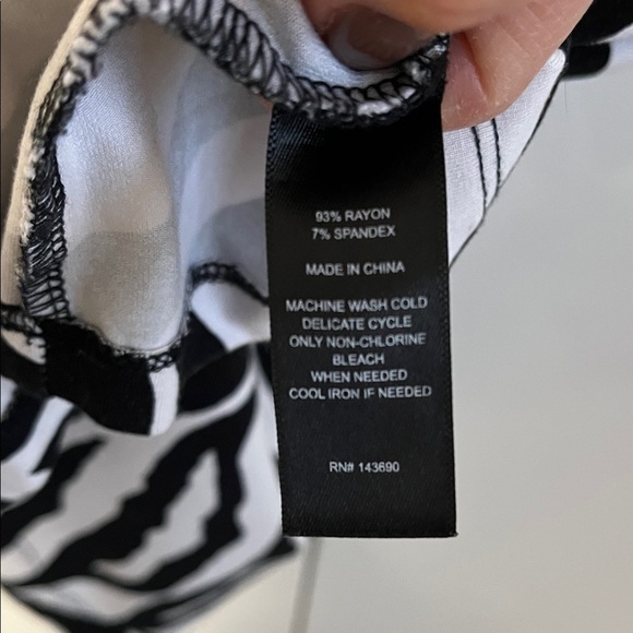 Larry Levine Black and White Zebra Print Belted Midi Shirt Dress, Size M - Picture 10 of 10